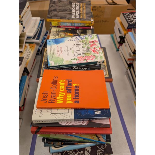 LOT DE +/- 50 LIVRES ANGLAIS ASSORTIS