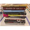 Image 4 : LOT DE +/- 50 LIVRES ANGLAIS ASSORTIS