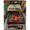 Image 1 : LOT DE +/- 50 LIVRES ANGLAIS ASSORTIS