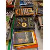Image 1 : LOT DE +/- 50 LIVRES ANGLAIS ASSORTIS