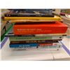 Image 2 : LOT DE +/- 50 LIVRES ANGLAIS ASSORTIS