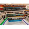 Image 4 : LOT DE +/- 50 LIVRES ANGLAIS ASSORTIS