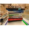 Image 5 : LOT DE +/- 50 LIVRES ANGLAIS ASSORTIS