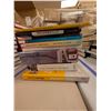 Image 3 : LOT DE +/- 50 LIVRES ANGLAIS ASSORTIS