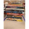 Image 2 : LOT DE +/- 50 LIVRES ANGLAIS ASSORTIS