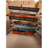 Image 4 : LOT DE +/- 50 LIVRES ANGLAIS ASSORTIS