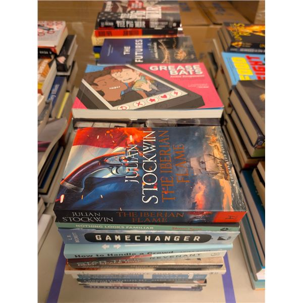 LOT DE +/- 50 LIVRES ANGLAIS ASSORTIS