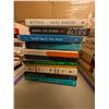 Image 4 : LOT DE +/- 50 LIVRES ANGLAIS ASSORTIS