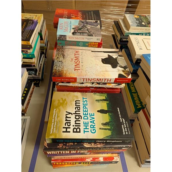 LOT DE +/- 50 LIVRES ANGLAIS ASSORTIS
