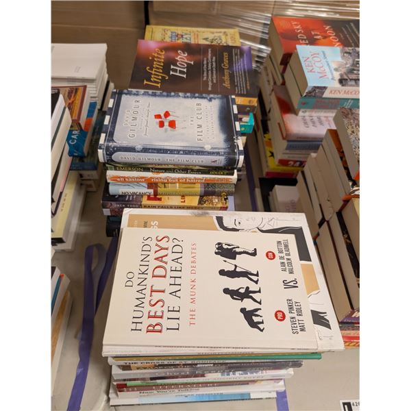 LOT DE +/- 50 LIVRES ANGLAIS ASSORTIS