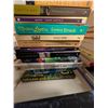 Image 4 : LOT DE +/- 50 LIVRES ANGLAIS ASSORTIS