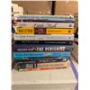 Image 2 : LOT DE +/- 50 LIVRES ANGLAIS ASSORTIS