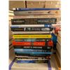 Image 2 : LOT DE +/- 50 LIVRES ANGLAIS ASSORTIS