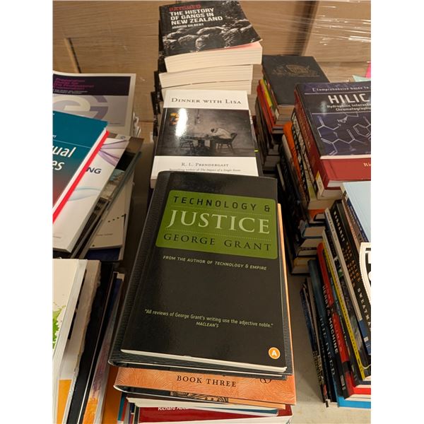 LOT DE +/- 50 LIVRES ANGLAIS ASSORTIS