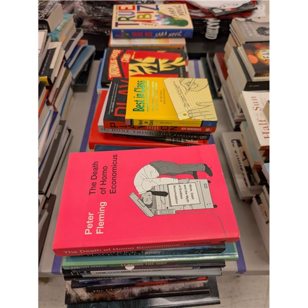 LOT DE +/- 50 LIVRES ANGLAIS ASSORTIS