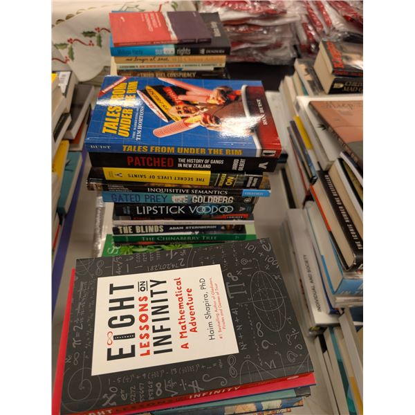 LOT DE +/- 50 LIVRES ANGLAIS ASSORTIS