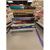 Image 4 : LOT DE +/- 50 LIVRES ANGLAIS ASSORTIS