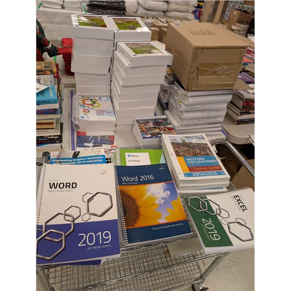 LOT DE +/- 50 MANUELS SCOLAIRES EN ANGLAIS