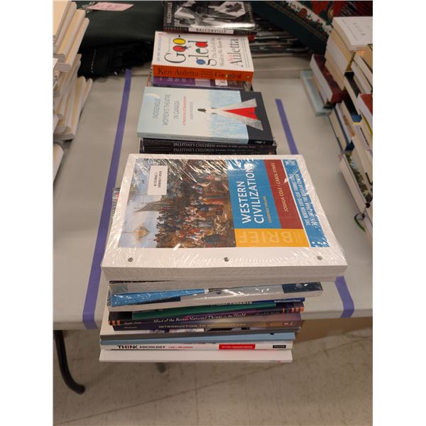 LOT DE +/- 50 LIVRES ANGLAIS ASSORTIS