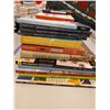Image 4 : LOT DE +/- 50 LIVRES ANGLAIS ASSORTIS