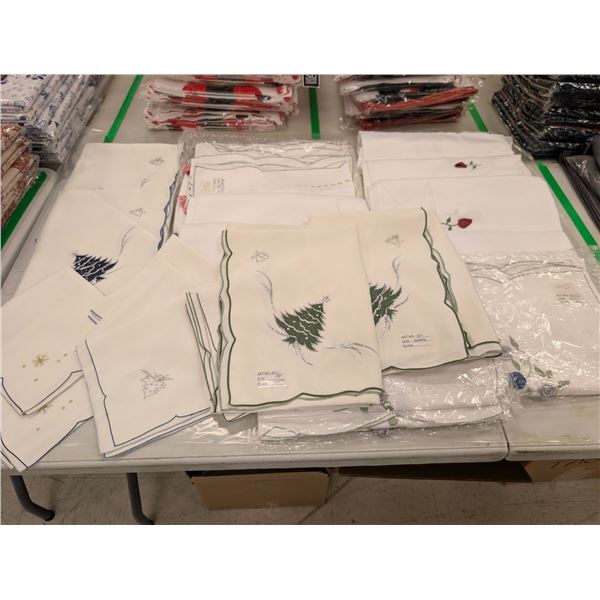 LOT DE 100 LINGES À VAISSELLE THÈME NOËL