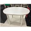 Image 1 : TABLE OVALE EN MÉLAMINE 47" X 36" X 30"