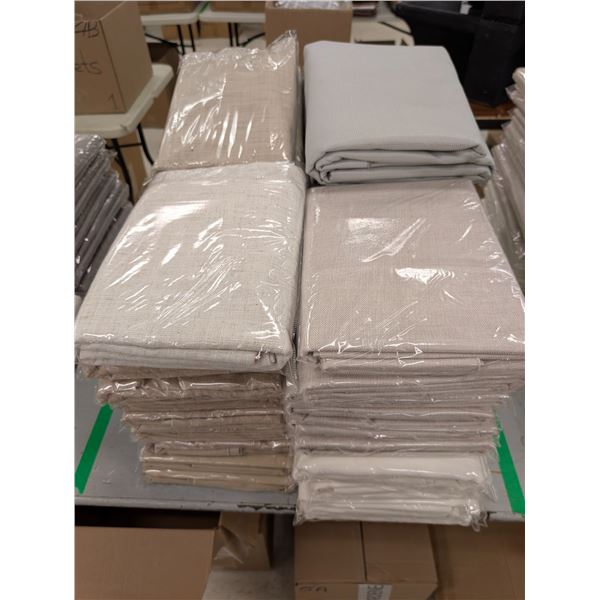 LOT DE 40 NAPPES BEIGES ASSORTIES
