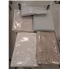 Image 2 : LOT DE 40 NAPPES BEIGES ASSORTIES