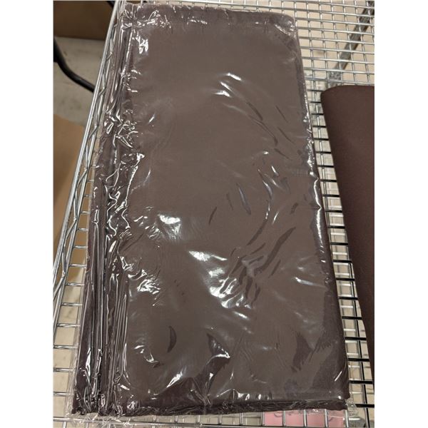 PAQUET DE 12 SERVIETTES EN TISSU BRUNES
