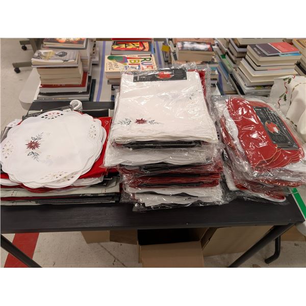 LOT DE 250+ CENTRES DE TABLE ET CHEMINS DE TABLE DE NOËL