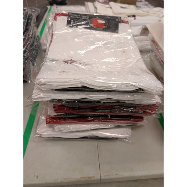 LOT DE 120+ DESSUS DE TABLE THÈME NOËL