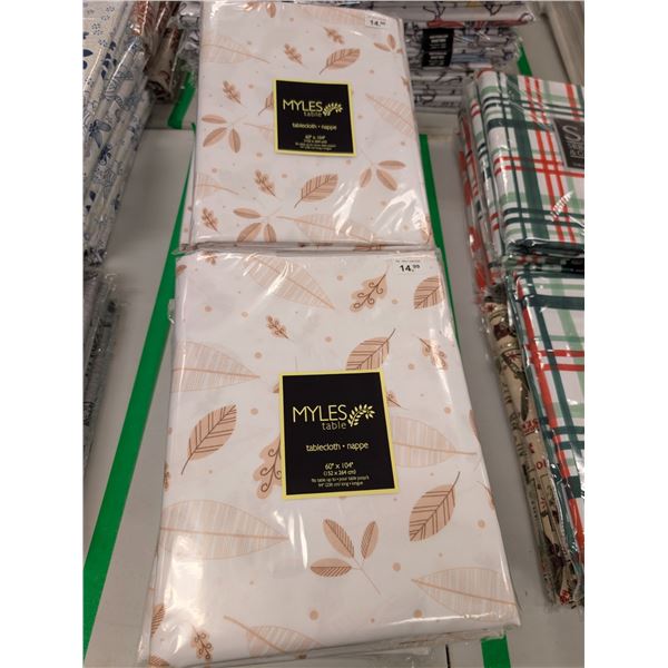 LOT DE 14 NAPPES BEIGES MOTIF FEUILLES 60" X 104"