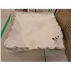 Image 1 : LOT DE 24 PAQUETS DE 6 SERVIETTES BRODÉES MOTIF COQ