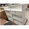 Image 2 : COMPTOIR DE MAGASIN 48" X 22" X 43"