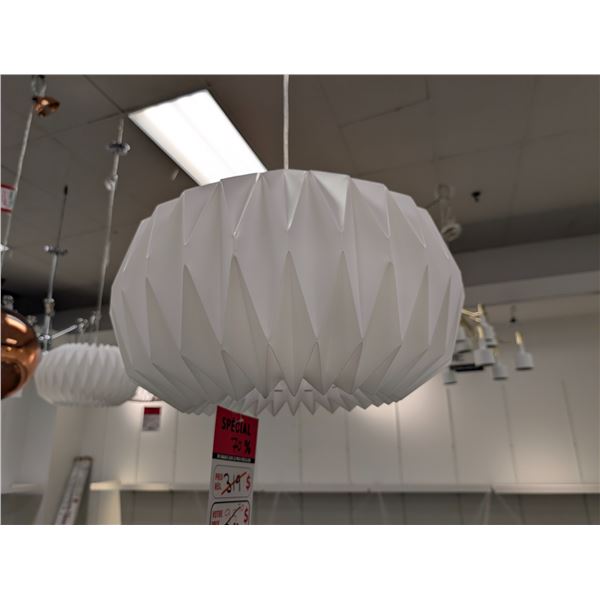 LUSTRE STYLE LANTERNE EN PAPIER (BLANC) #HGRA220 #CNT43033 PDSF 319 $