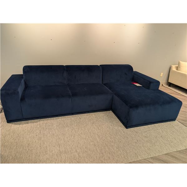 SOFA SECTIONNEL (BLEU MARINE) #CSC907A #CSC907B #CNT42238 & #CNT42380 PDSF 4 520 $