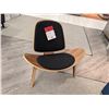 Image 1 : CHAISE (BOIS/NOIR) #HGEM230 #CNT42020 PDSF 2 340 $