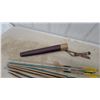 Image 5 : Set of Wooden and Fiberglass Archery Arrows with Yellow Fletching and Leather Quiver