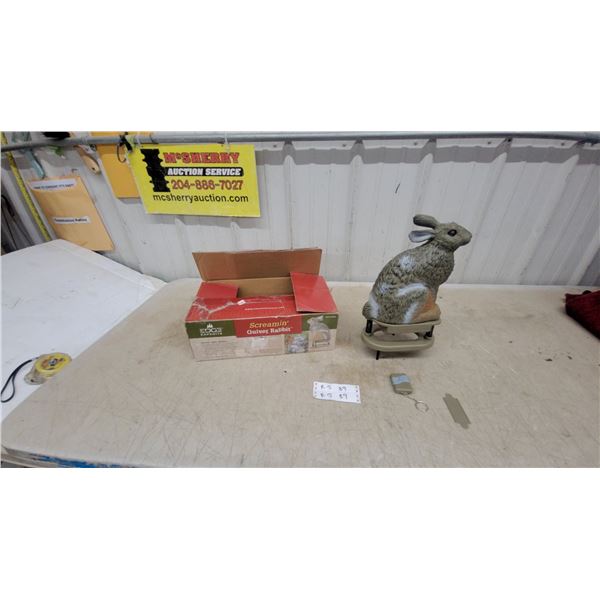 Edge Expedite Screamin' Quiver Rabbit Electronic Predator Hunting Decoy with Remote