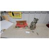 Image 1 : Edge Expedite Screamin' Quiver Rabbit Electronic Predator Hunting Decoy with Remote