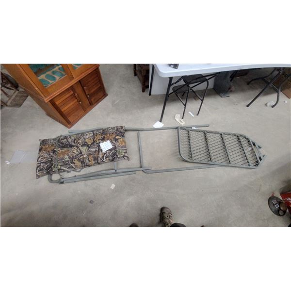 Climbing Tree Stand with Camouflage Padded Seat and Metal Grated Foot Platform