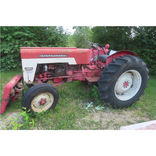 International 434 Diesel Tractor, Power Steering, 3PH, 540 PTO, S/N B16318, Not Running
