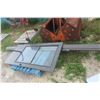 Image 1 : Storm Door 35? × 80?, Plus 60' Gable End
