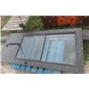 Image 2 : Storm Door 35? × 80?, Plus 60' Gable End