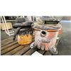 Image 2 : GROUP OF 3 WET/DRY SHOP VACS
