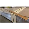 Image 5 : 1 LIFT OF BASEBOARD MOULDING- PINE WOOD WITH OAK IMPERIAL VALLEY PRINT FINISH, 14 FT LENGTHS