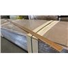 Image 4 : 1 LIFT OF BASEBOARD MOULDING- PINE WOOD WITH OAK IMPERIAL VALLEY PRINT FINISH, 14 FT LENGTHS