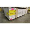 Image 2 : 1 LIFT OF BASEBOARD/TRIM MOULDING WITH WHITE EMBOSSED WOOD FINISH- APPROX 7' LENGTHS ,