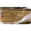 Image 2 : 1 LIFT OF BASEBOARD MOULDING PREFINISHED WITH BRITE WHITE FINISH APPROX 82" LENGTHS, 1,071 FT