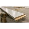 Image 4 : 1 LIFT OF BASEBOARD MOULDING PREFINISHED WITH BRITE WHITE FINISH APPROX 82" LENGTHS, 1,071 FT